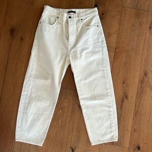 Levi’s Barrel Crop Denim in Cream